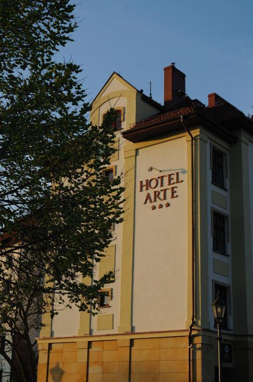 Arte Hotell Brzeg Exteriör bild