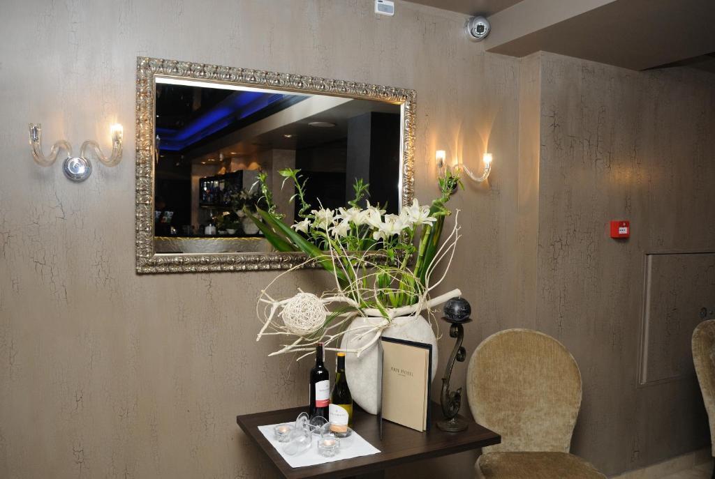 Arte Hotell Brzeg Exteriör bild