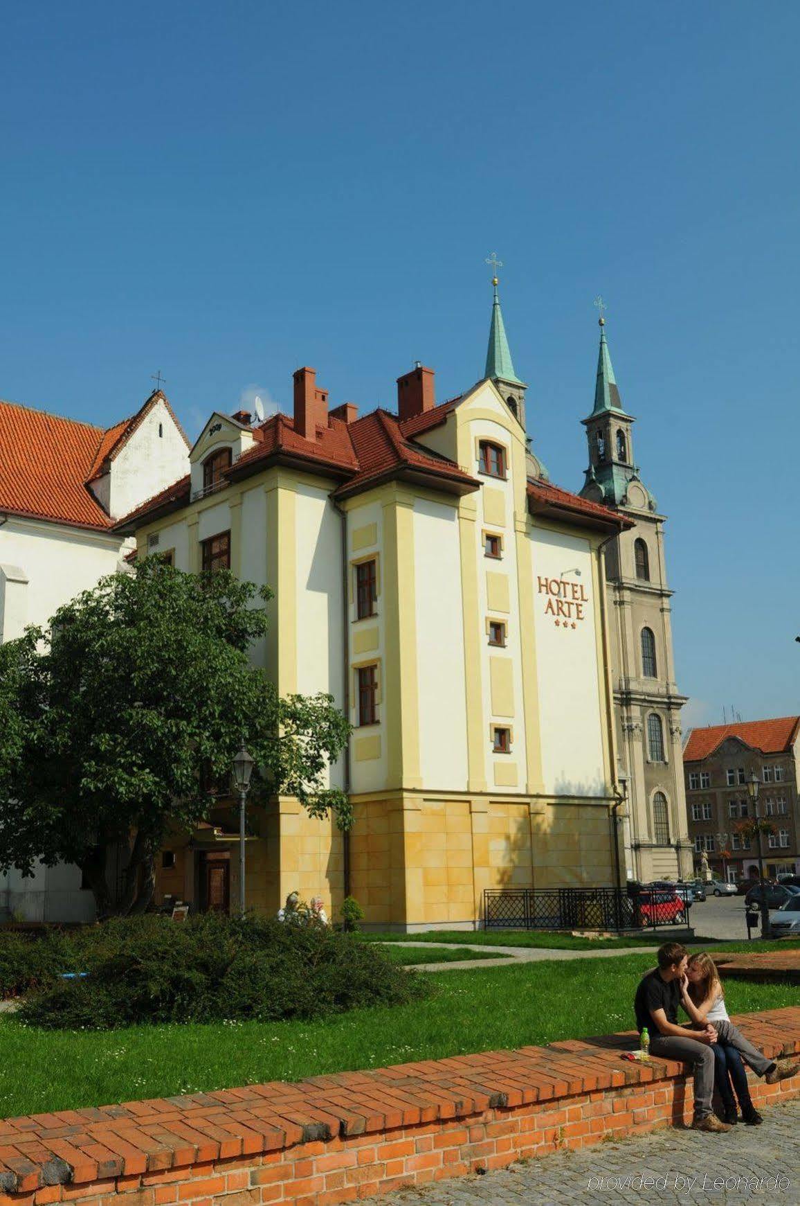 Arte Hotell Brzeg Exteriör bild