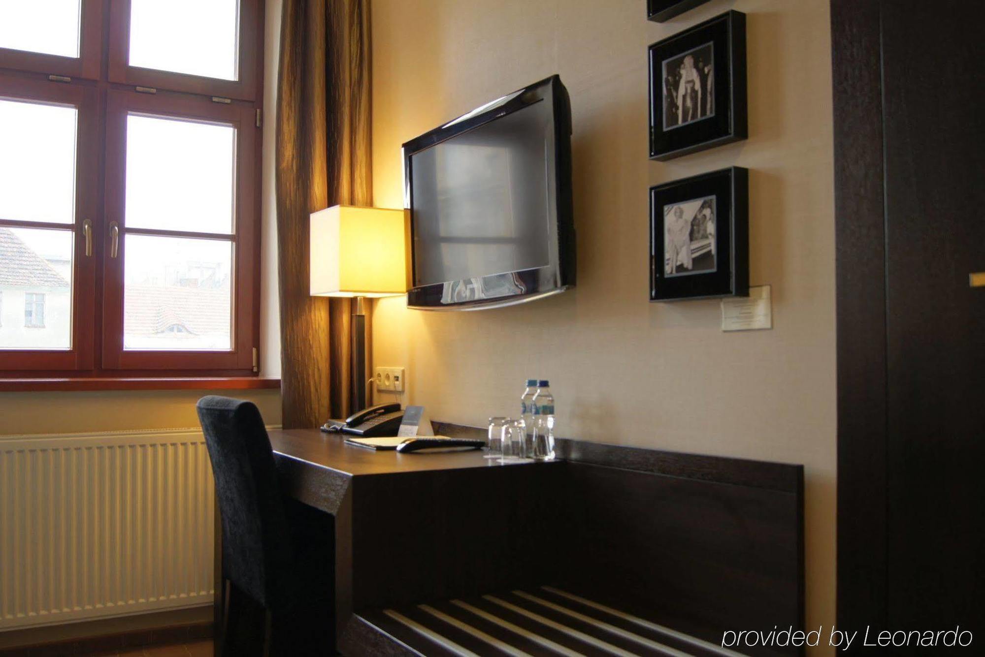 Arte Hotell Brzeg Exteriör bild