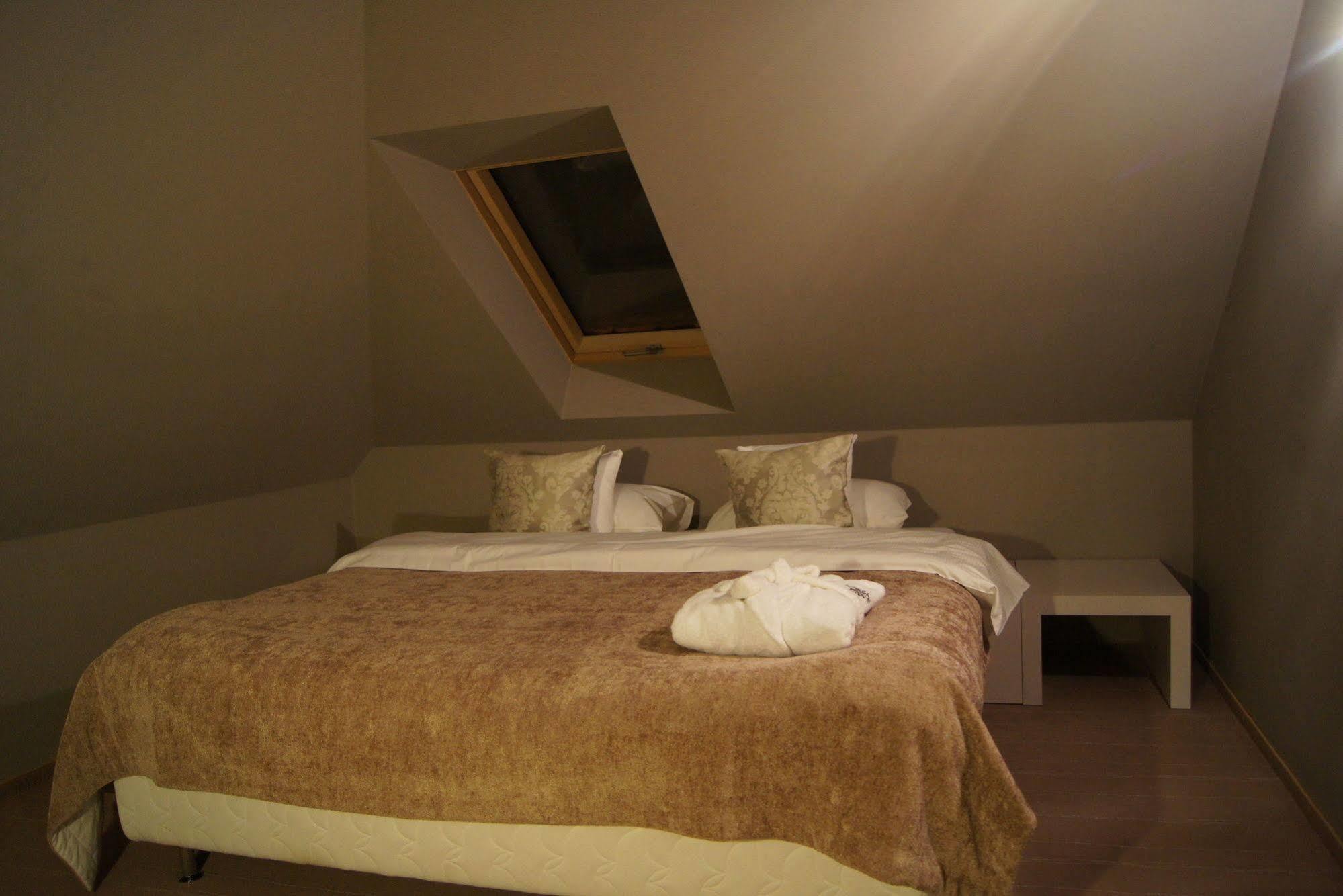 Arte Hotell Brzeg Exteriör bild