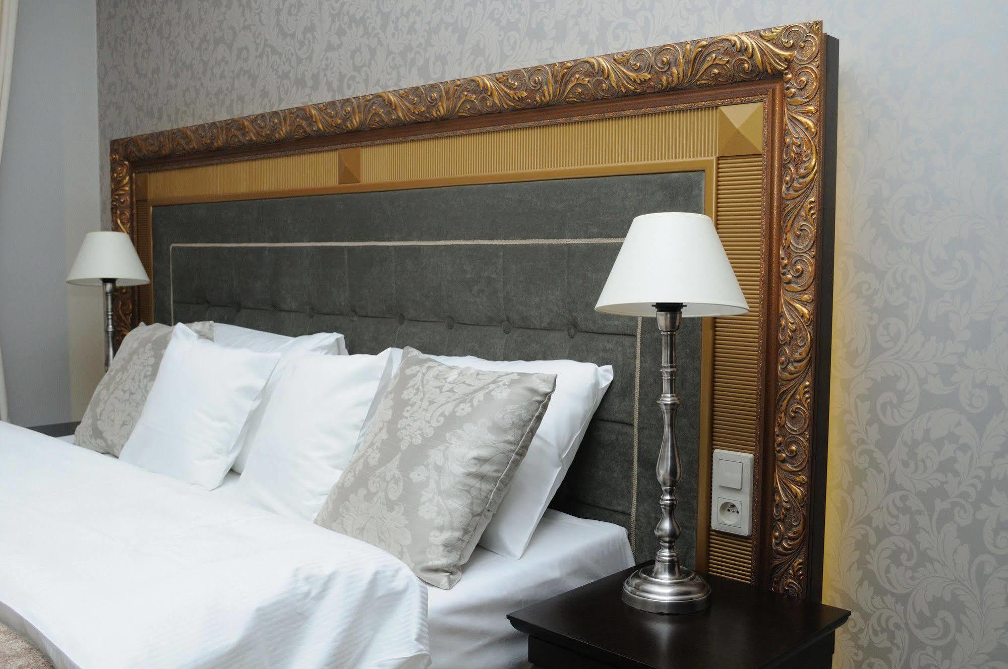 Arte Hotell Brzeg Exteriör bild